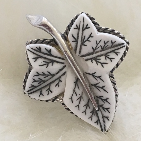 Vintage Boucher Signed Clip On Earrings - Picture 7 of 8